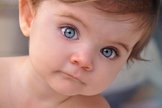 Ребенок с серыми глазами