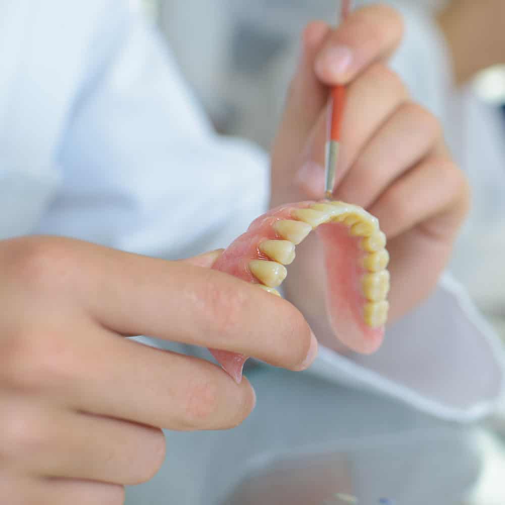 Изготовление зубного протеза