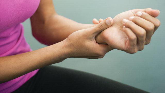 ревматоидный артрит пальцев рук первые симптомы 